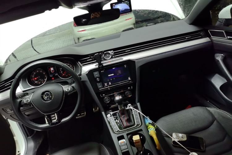 Used Volkswagen FAW-Volkswagen CC 2019 330TSI Glamour Edition China V Standard Center Console
