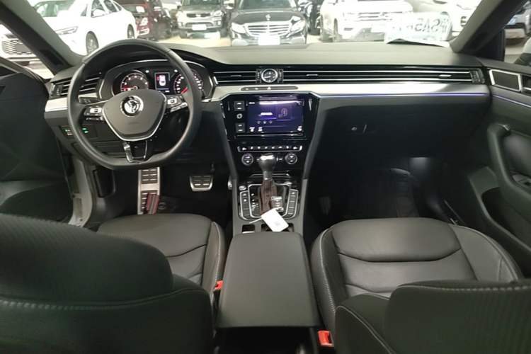 Used Volkswagen FAW-Volkswagen CC 2019 330TSI Glamour Edition China V Standard Center Console