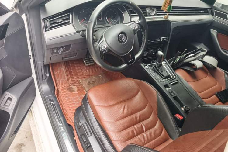 Used Volkswagen FAW-Volkswagen CC 2019 330TSI Glamour Edition China VI Center Console