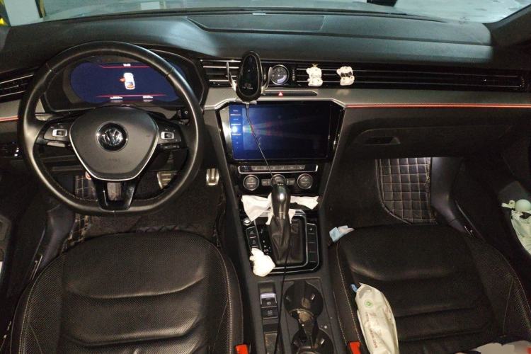 Used Volkswagen FAW-Volkswagen CC 2019 330TSI Glamour Edition China V Standard Center Console