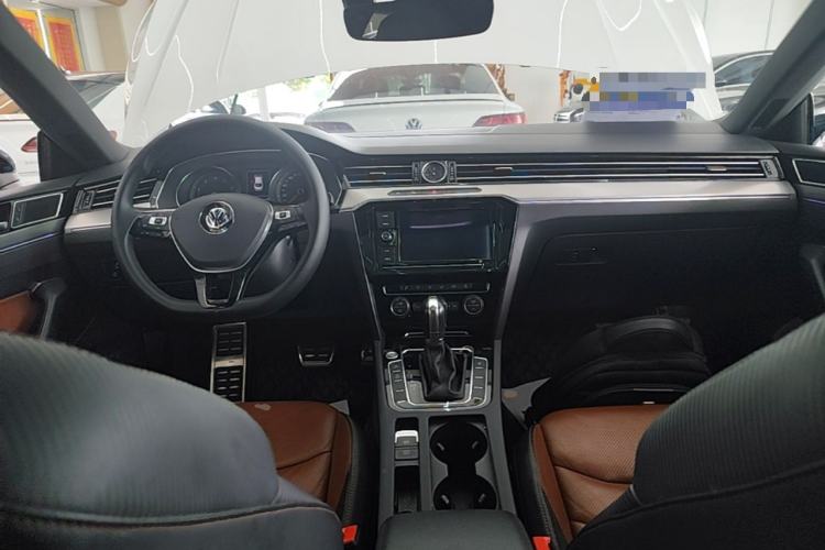 Used Volkswagen FAW-Volkswagen CC 2019 330TSI Glamour Edition China VI Center Console