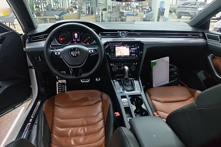 Used Volkswagen FAW-Volkswagen CC 2019 330TSI Glamour Edition China VI Center Console