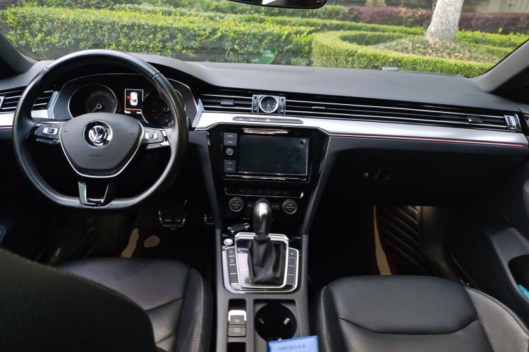 Used Volkswagen FAW-Volkswagen CC 2019 330TSI Glamour Edition China VI Center Console