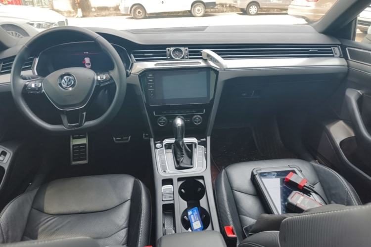 Used Volkswagen FAW-Volkswagen CC 2019 330TSI Glamour Edition China VI Center Console