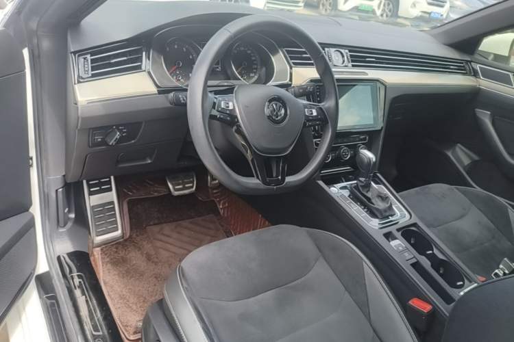 Used Volkswagen FAW-Volkswagen CC 2019 330TSI Huayan Edition China VI Center Console