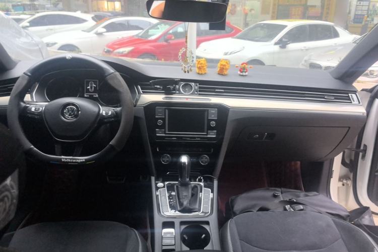 Used Volkswagen FAW-Volkswagen CC 2019 330TSI Huayan Edition China VI Center Console