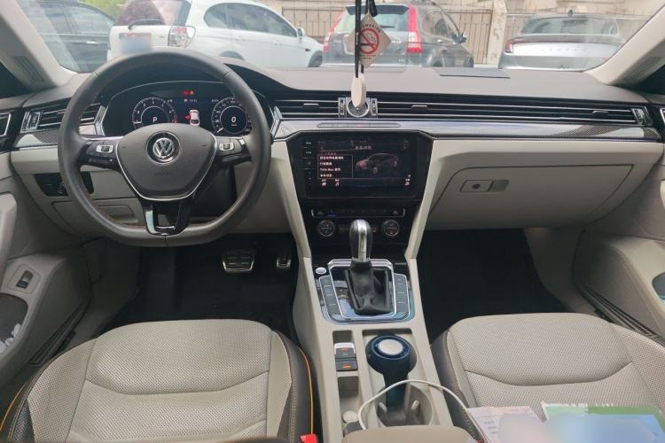 Used Volkswagen FAW-Volkswagen CC 2019 380TSI Yeyan Edition China V Standard Center Console