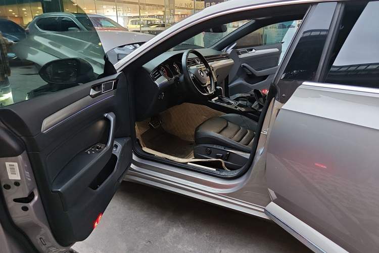 Used Volkswagen FAW-Volkswagen CC 2019 330TSI Glamour Edition China V Standard Driver Seat