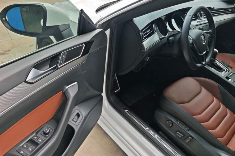Used Volkswagen FAW-Volkswagen CC 2019 330TSI Glamour Edition China V Standard Driver Seat