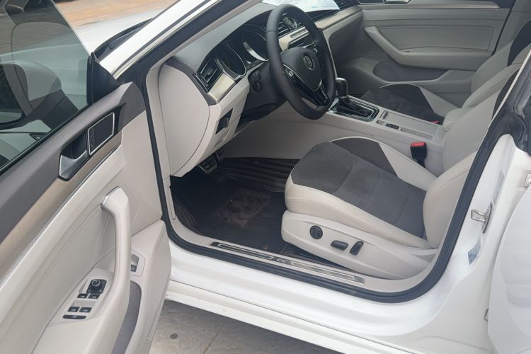 Used Volkswagen FAW-Volkswagen CC 2019 330TSI Huayan Edition China V Standard Driver Seat