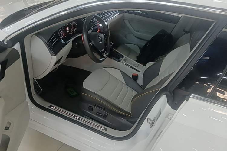 Used Volkswagen FAW-Volkswagen CC 2019 380TSI Yeyan Edition China V Standard Driver Seat