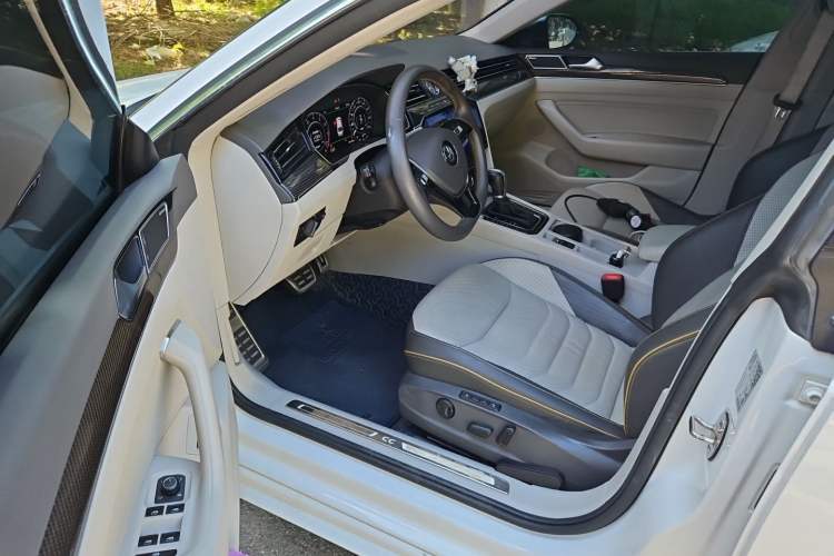 Used Volkswagen FAW-Volkswagen CC 2019 380TSI Yeyan Edition China V Standard Driver Seat
