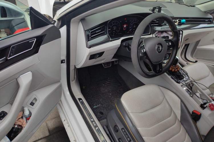 Used Volkswagen FAW-Volkswagen CC 2019 380TSI Yeyan Edition China V Standard Driver Seat