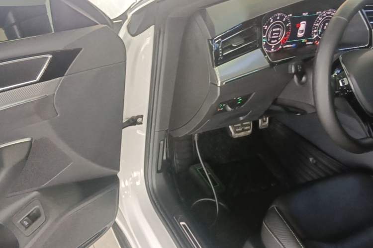 Used Volkswagen FAW-Volkswagen CC 2019 380TSI Glamour Edition China V Standard Driver Seat