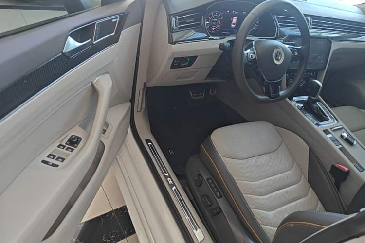 Used Volkswagen FAW-Volkswagen CC 2019 380TSI Yeyan Edition China V Standard Driver Seat
