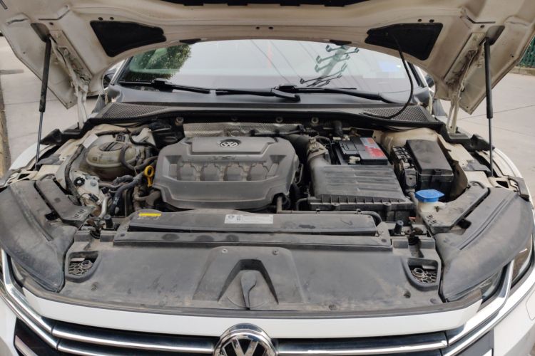Used Volkswagen FAW-Volkswagen CC 2019 330TSI Glamour Edition China VI Engine Bay