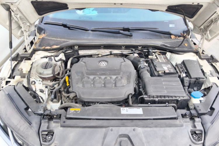 Used Volkswagen FAW-Volkswagen CC 2019 330TSI Huayan Edition China VI Engine Bay