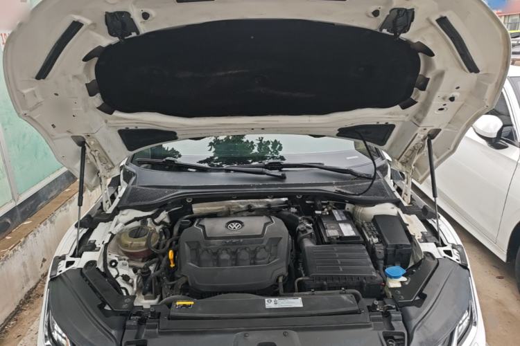Used Volkswagen FAW-Volkswagen CC 2019 330TSI Glamour Edition China VI Engine Bay