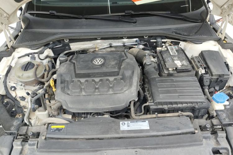 Used Volkswagen FAW-Volkswagen CC 2019 330TSI Huayan Edition China VI Engine Bay