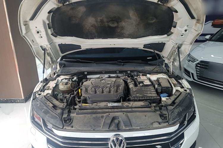 Used Volkswagen FAW-Volkswagen CC 2019 330TSI Glamour Edition China VI Engine Bay