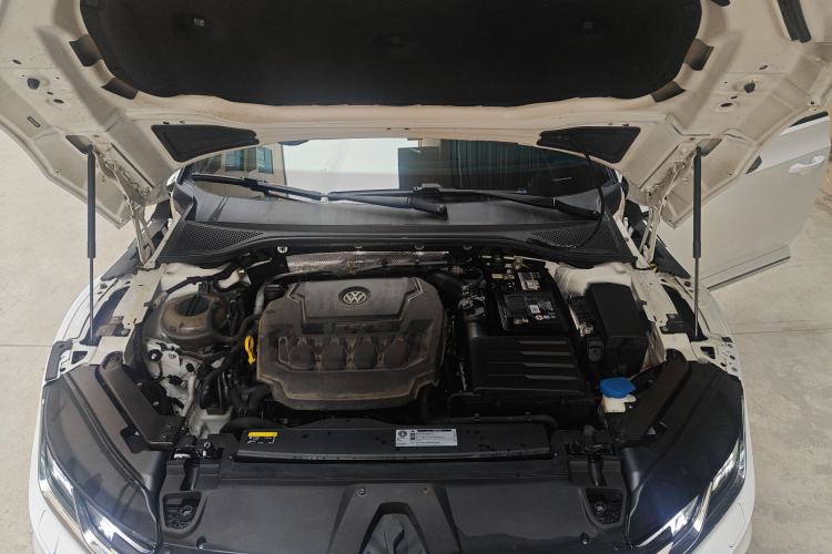 Used Volkswagen FAW-Volkswagen CC 2019 330TSI Glamour Edition China VI Engine Bay