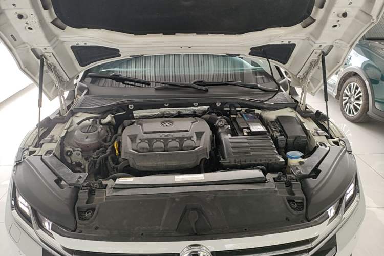 Used Volkswagen FAW-Volkswagen CC 2019 330TSI Glamour Edition China VI Engine Bay