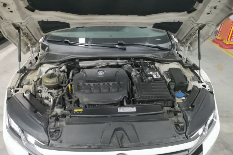 Used Volkswagen FAW-Volkswagen CC 2019 330TSI Glamour Edition China VI Engine Bay