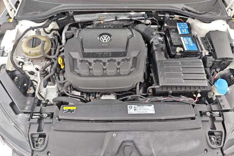 Used Volkswagen FAW-Volkswagen CC 2019 330TSI Huayan Edition China VI Engine Bay