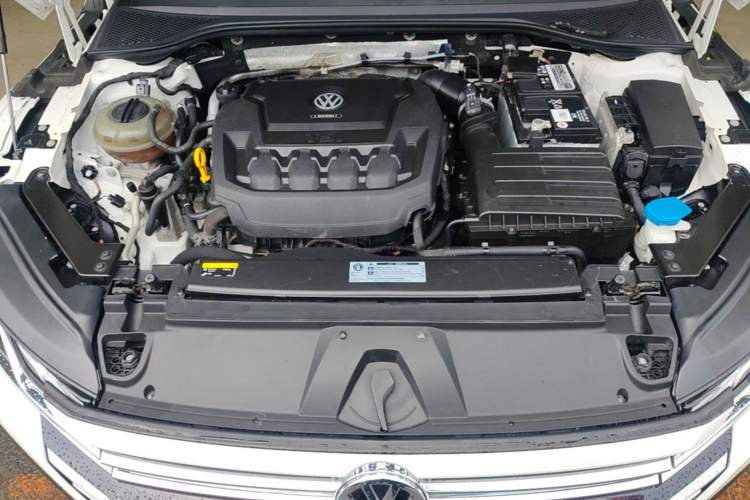 Used Volkswagen FAW-Volkswagen CC 2019 330TSI Glamour Edition China VI Engine Bay