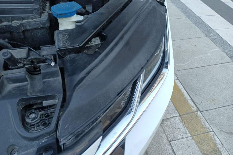 Used Volkswagen FAW-Volkswagen CC 2019 330TSI Huayan Edition China VI Engine Bay Left