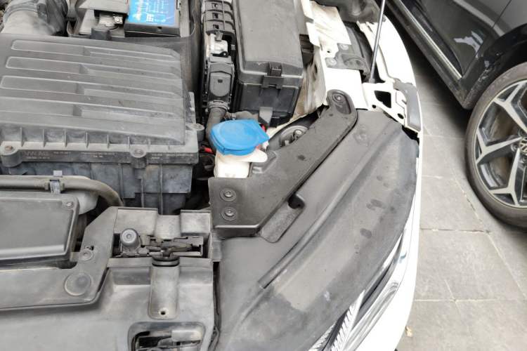 Used Volkswagen FAW-Volkswagen CC 2019 330TSI Huayan Edition China V Standard Engine Bay Left