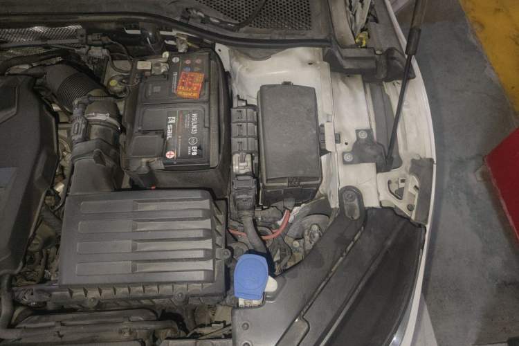 Used Volkswagen FAW-Volkswagen CC 2019 330TSI Huayan Edition China VI Engine Bay Left