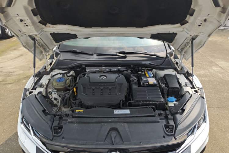 Used Volkswagen FAW-Volkswagen CC 2019 330TSI Glamour Edition China VI Engine Bay