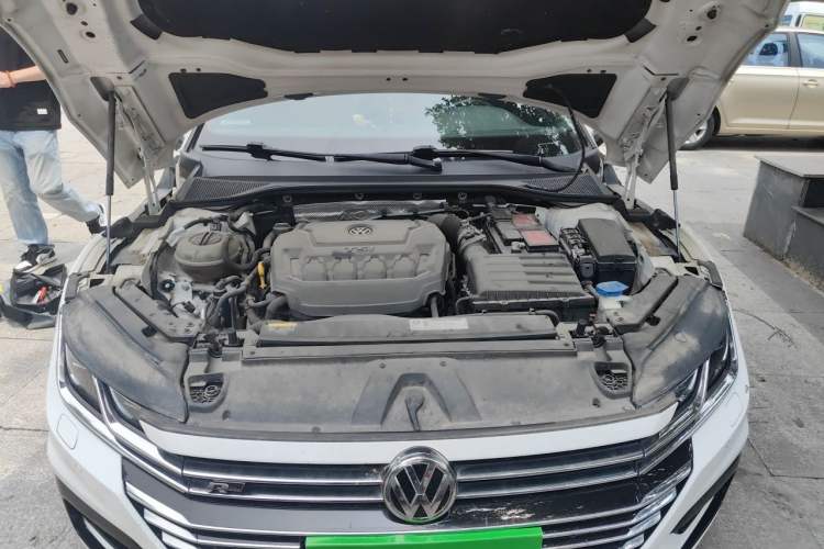 Used Volkswagen FAW-Volkswagen CC 2019 330TSI Glamour Edition China VI Engine Bay