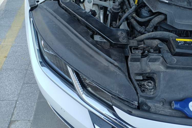 Used Volkswagen FAW-Volkswagen CC 2019 330TSI Huayan Edition China VI Engine Bay Right