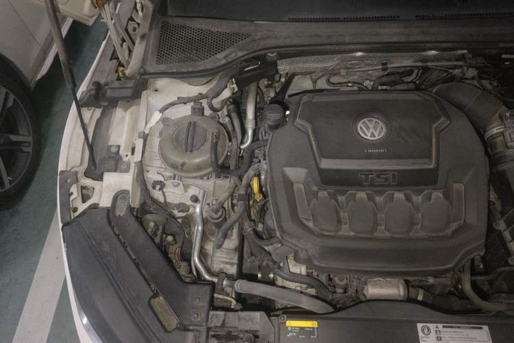 Used Volkswagen FAW-Volkswagen CC 2019 330TSI Huayan Edition China VI Engine Bay Right