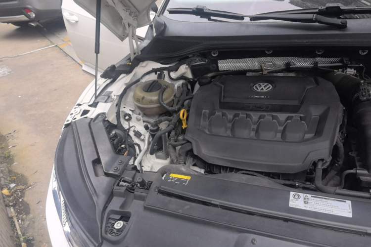 Used Volkswagen FAW-Volkswagen CC 2019 330TSI Huayan Edition China VI Engine Bay Right