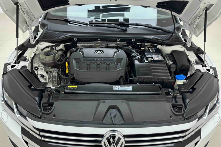 Used Volkswagen FAW-Volkswagen CC 2019 330TSI Glamour Edition China V Standard Engine Bay