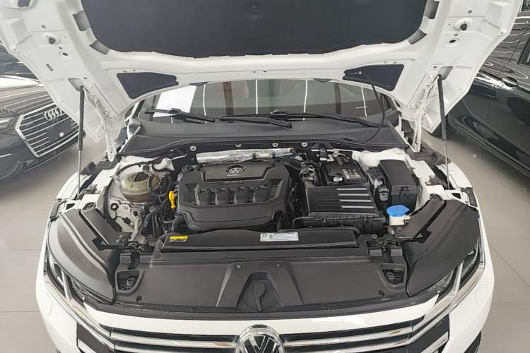 Used Volkswagen FAW-Volkswagen CC 2019 330TSI Glamour Edition China VI Engine Bay