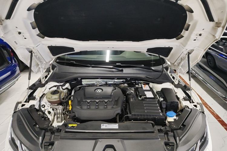 Used Volkswagen FAW-Volkswagen CC 2019 330TSI Glamour Edition China V Standard Engine Bay