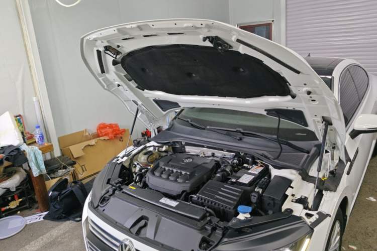 Used Volkswagen FAW-Volkswagen CC 2019 330TSI Glamour Edition China VI Engine Bay