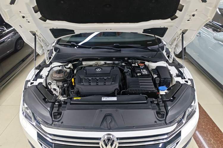 Used Volkswagen FAW-Volkswagen CC 2019 330TSI Glamour Edition China VI Engine Bay