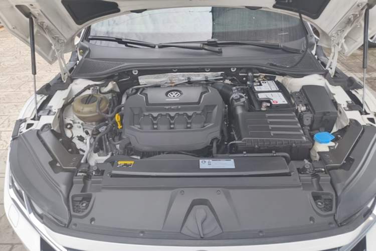 Used Volkswagen FAW-Volkswagen CC 2019 330TSI Glamour Edition China VI Engine Bay
