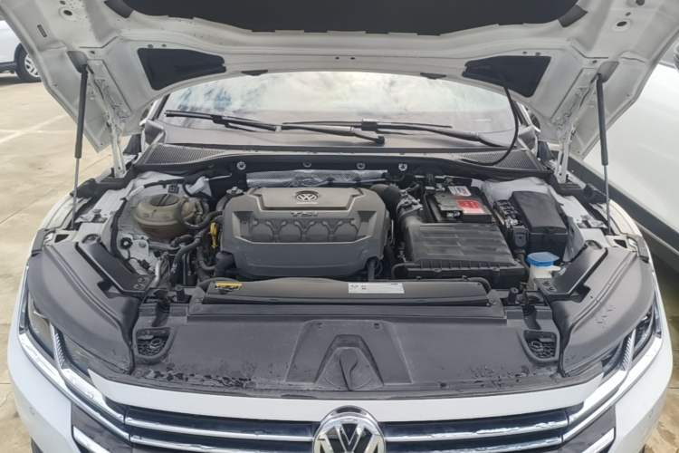 Used Volkswagen FAW-Volkswagen CC 2019 330TSI Huayan Edition China VI Engine Bay