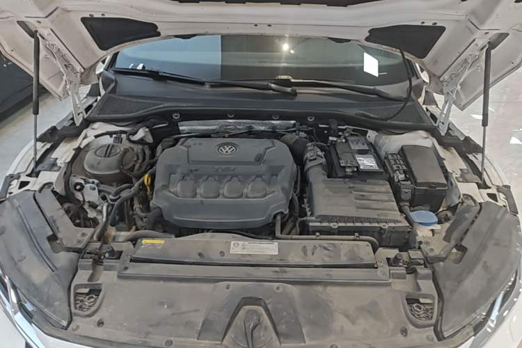 Used Volkswagen FAW-Volkswagen CC 2019 330TSI Glamour Edition China VI Engine Bay