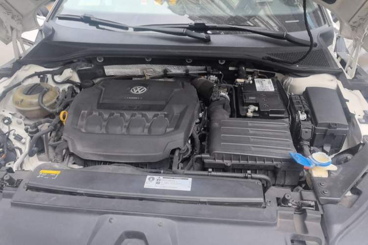 Used Volkswagen FAW-Volkswagen CC 2019 330TSI Huayan Edition China VI Engine Bay