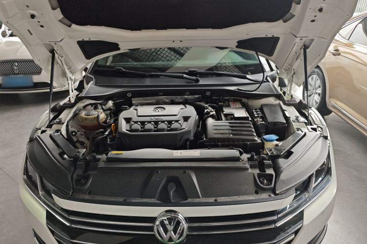 Used Volkswagen FAW-Volkswagen CC 2019 330TSI Huayan Edition China VI Engine Bay