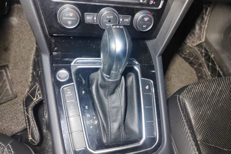 Used Volkswagen FAW-Volkswagen CC 2019 330TSI Glamour Edition China V Standard Gear Lever