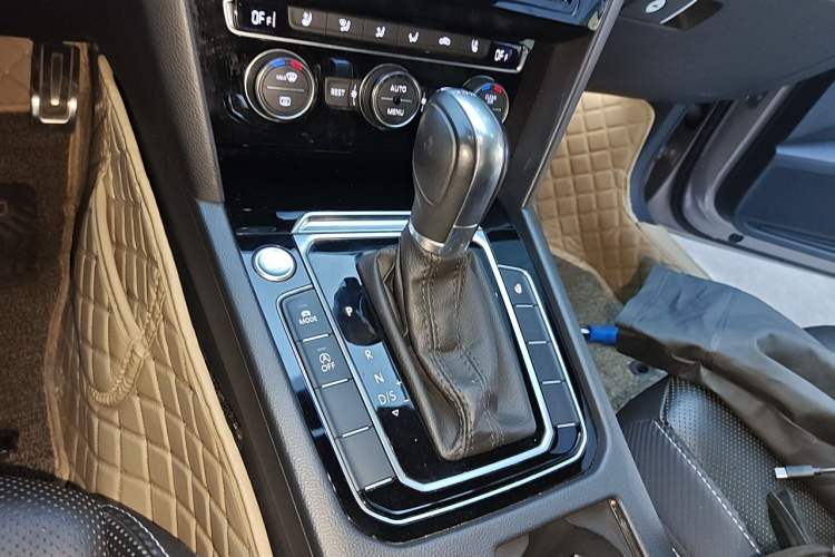 Used Volkswagen FAW-Volkswagen CC 2019 330TSI Glamour Edition China V Standard Gear Lever