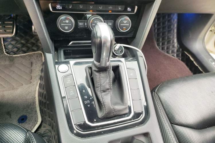Used Volkswagen FAW-Volkswagen CC 2019 330TSI Glamour Edition China V Standard Gear Lever